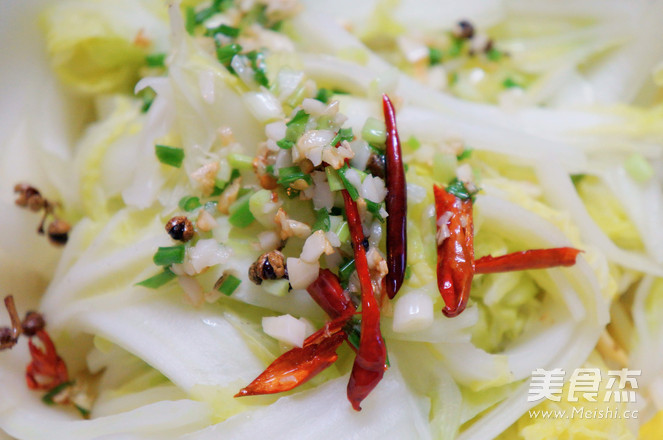 Bean Sprouts Mixed with Cabbage Shreds recipe