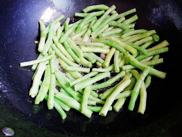 Stir-fried Beans with Plum Dried Vegetables recipe