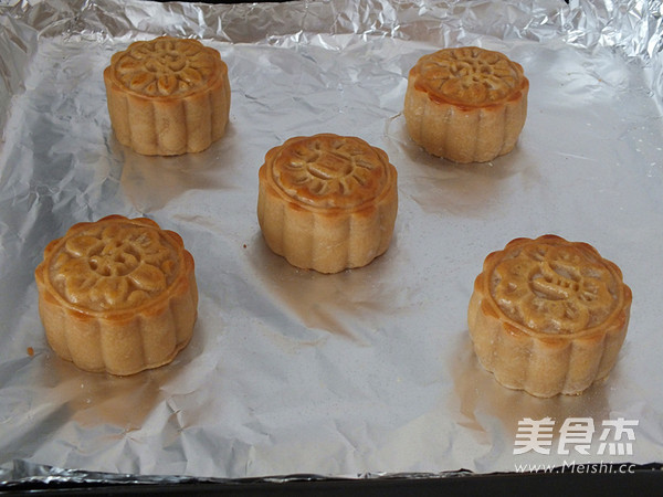 Cantonese-style Kidney Bean Filling Mooncakes recipe