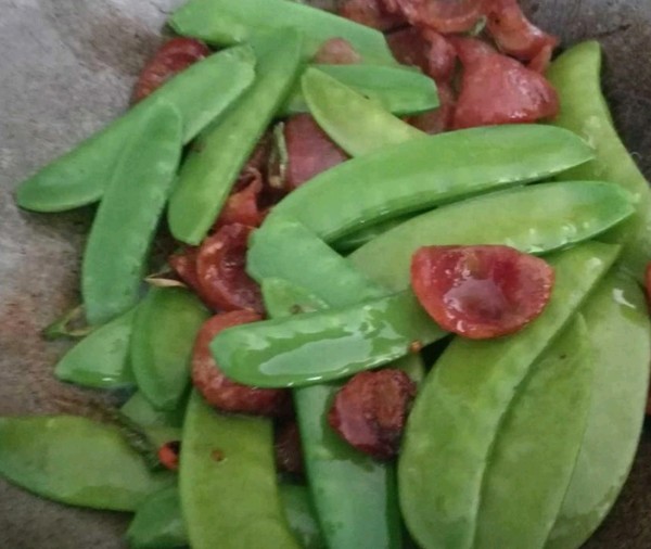 Stir-fried Sausage with Sweet Beans recipe