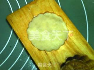 Cantonese Style Five-ren Scallop Mooncake recipe