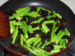 Asparagus and Lily Stir-fry recipe