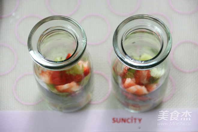 Banana Kiwi Strawberry Yogurt Cup recipe