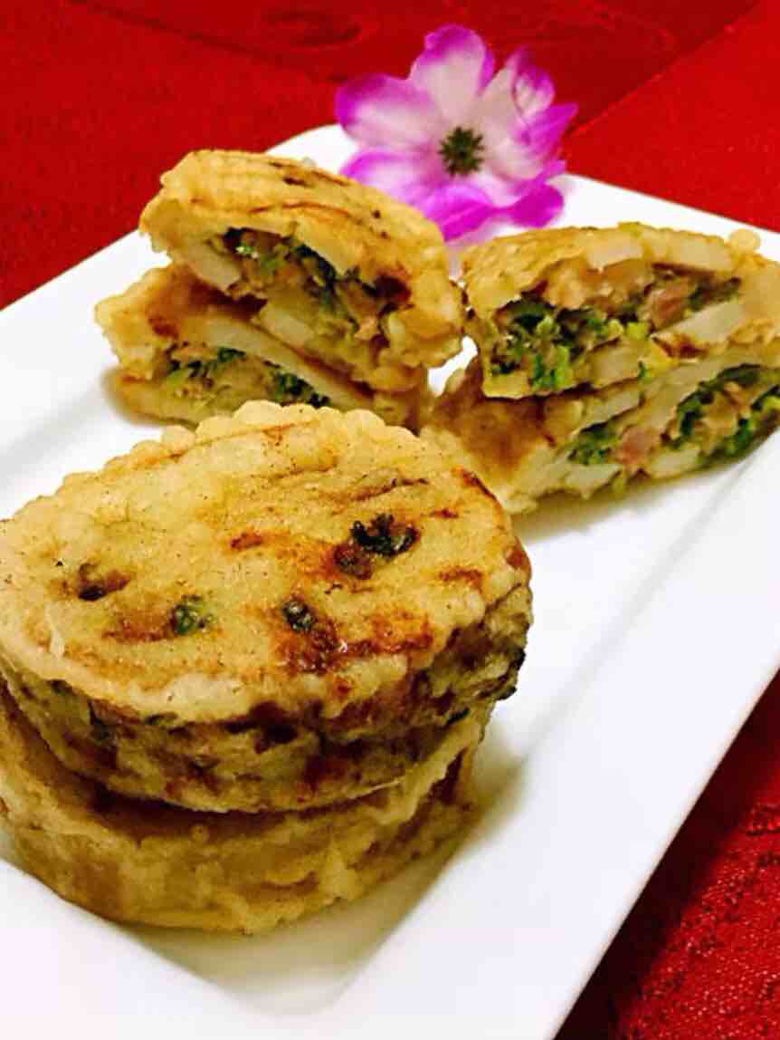 Fried Lotus Root Tongs with Fresh Meat and Coriander recipe