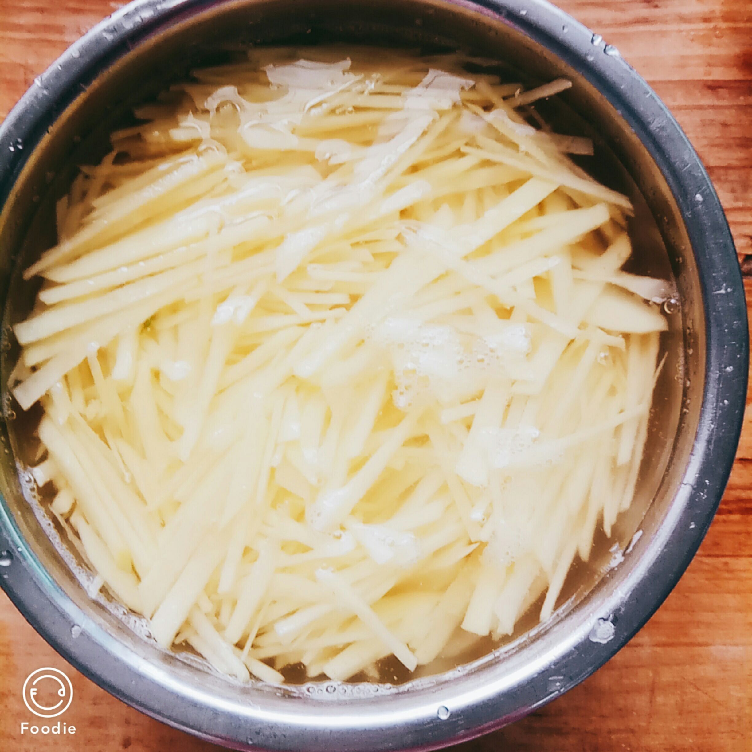Stir-fried Potato Shreds with Garlic Sprouts recipe