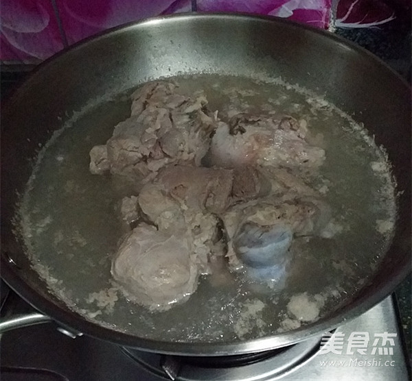 Hericium and Pork Bone Soup recipe