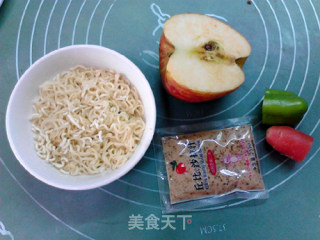 Stir-fried Instant Noodles with Sesame and Apple recipe