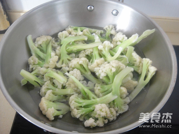 Stir-fried Organic Cauliflower with Sauce recipe