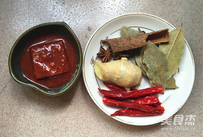 Braised Pork Trotters with Dried Bamboo Shoots recipe