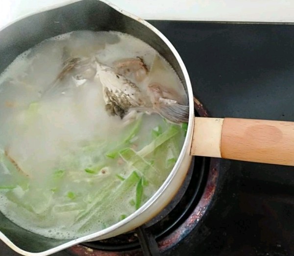Green Radish Crucian Carp Soup recipe