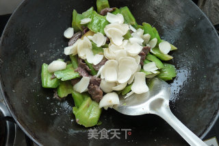 Stir-fried Beef with Lily and Bitter Gourd recipe