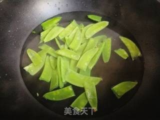 Fried Pepper with Snow Peas recipe