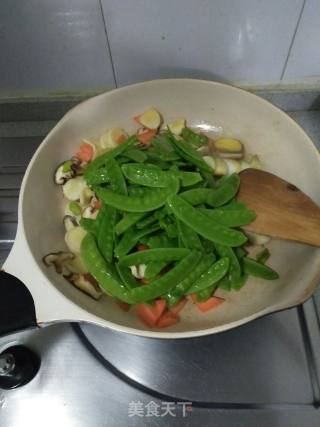 Stir-fried Snow Peas with Double Mushroom recipe