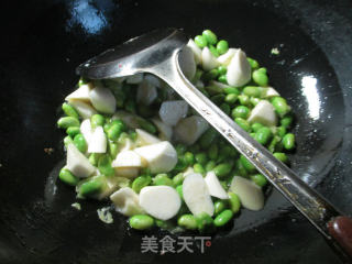 Stir-fried Edamame with Shrimp and Zizania White recipe