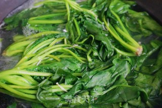 Stir-fried Enoki Mushroom with Spinach recipe