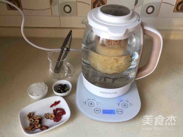 Two Pots of "snow Fungus Stewed Red Dates" ➕ "dish of Bean Curd Tea" recipe