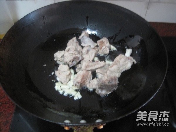 Pork Ribs Braised and Stir-fried Cabbage recipe