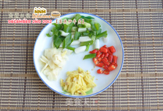 A Handful of Herbs-stir-fried Beef with Mint recipe