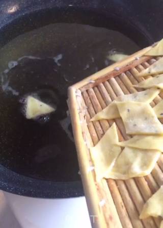 Tomato Sesame Crisp recipe