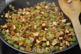 Sneak in The Middle of The Day to Make Lunch – The Small Boat Noodles (conchiglie) Loaded with Celery and Dried Fragrant Dried Celery recipe