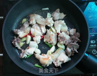 Braised Chicken Nuggets with Small Abalone recipe
