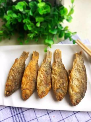 #trust之美#dried Fried Small Crucian Carp recipe