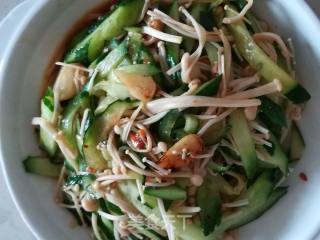 Fried Enoki Mushroom with Cucumber recipe