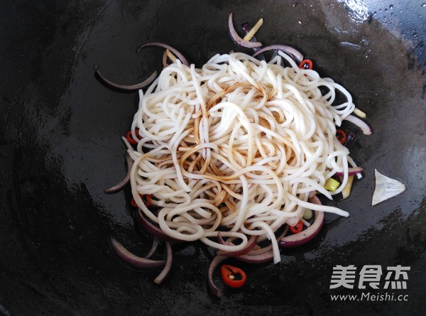 Spicy Seafood Fried Noodles recipe