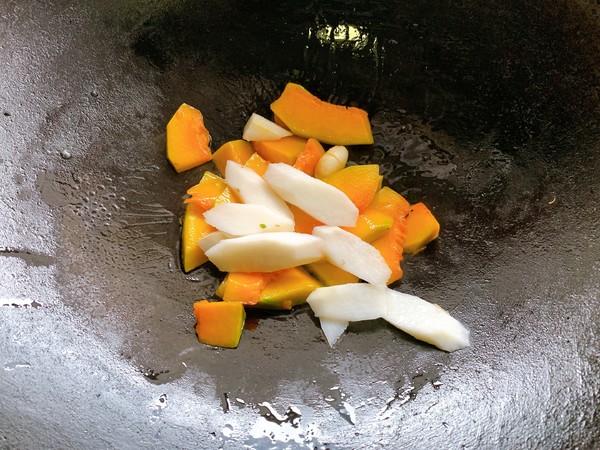 Stir-fried Fungus with Yam and Pumpkin recipe