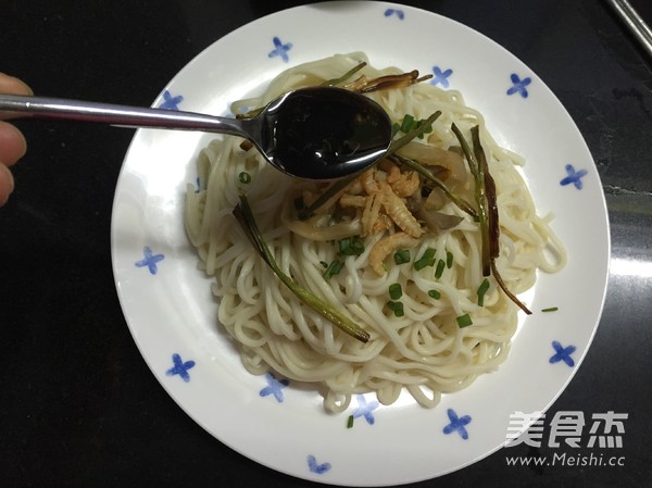 Noodles with Dried Mustard Green Onion recipe