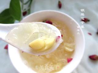 White Fungus and Lotus Seed Soup recipe