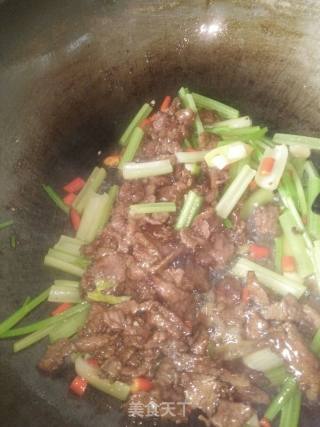 Celery Stir-fried Beef recipe