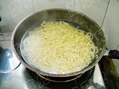 Hot Noodles with Sesame Paste recipe