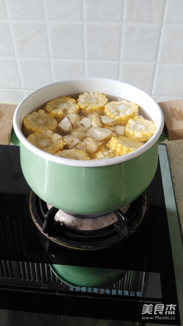 Corn Horseshoe Spare Rib Soup recipe