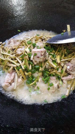 Pork Ribs Boiled with Bracken recipe