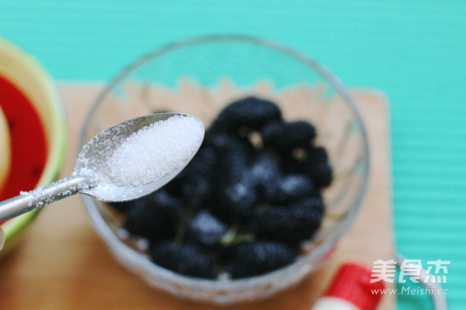 Yogurt Fishing [with Washed Mulberries without Fading, Kiwi Fruit is Dug Out Completely recipe