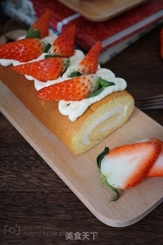 Strawberry Cream Cake Roll recipe