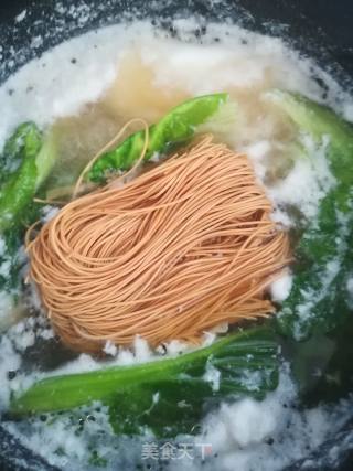 Noodles with Green Vegetables and Eggs recipe