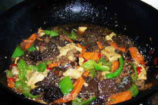 Black and White Tofu with Fish-flavored Minced Pork recipe