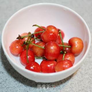 A Hint of Coolness in The Hot Summer-----cherry Jelly recipe