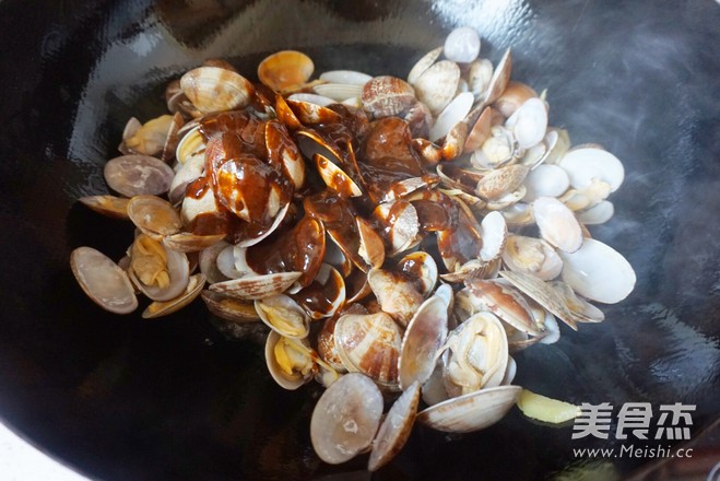 Black Pepper Popped Clams recipe