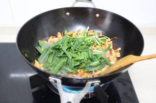 Stir-fried River Prawns with Leek recipe