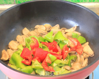 [thick Broth Makes The Taste Fresher] --- Stir-fried Straw Mushrooms with Green Peppers recipe