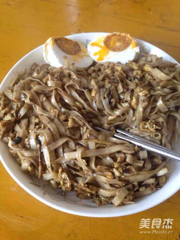 Fried Noodles with Egg and Mushroom recipe