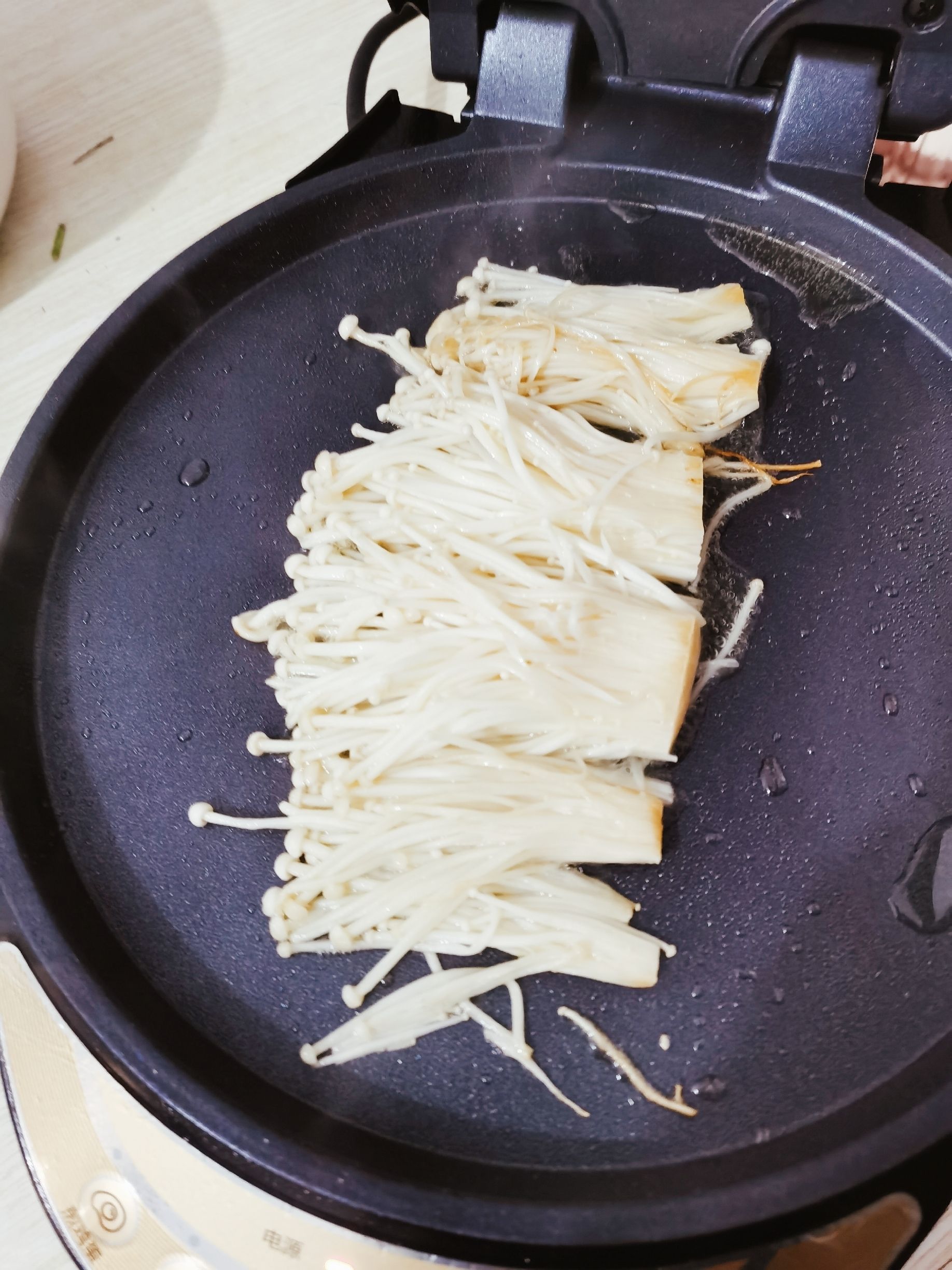 Roasted Enoki Mushrooms with Garlic recipe