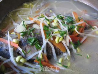 Bean Sprouts and Crucian Carp Soup recipe