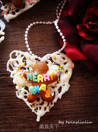 Christmas Creative Gingerbread Man Pendant recipe