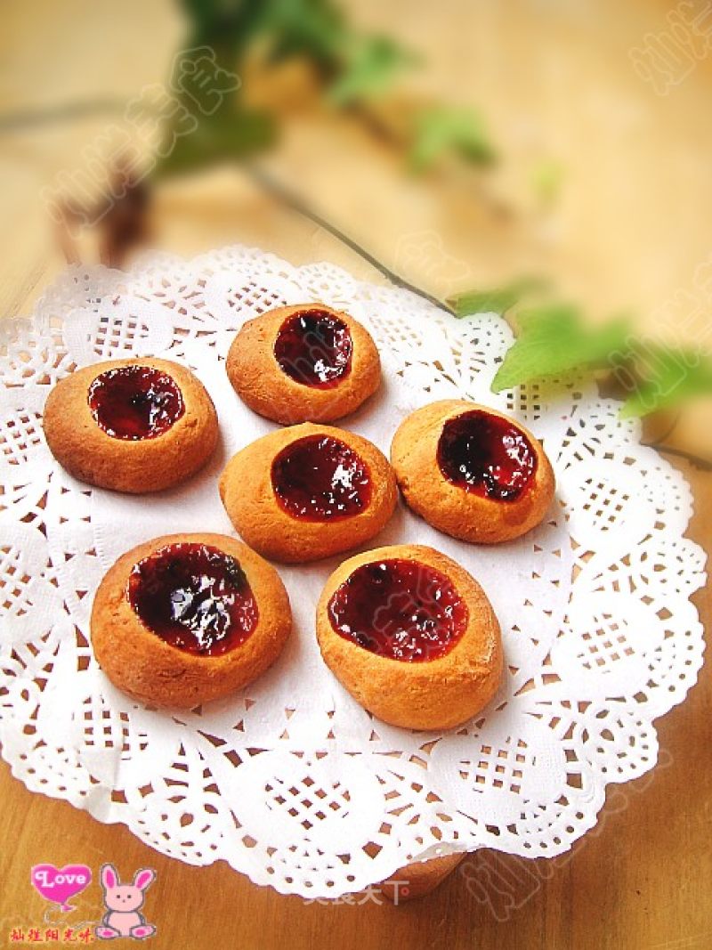 Warm Winter-biscuits with Blueberry Sauce recipe