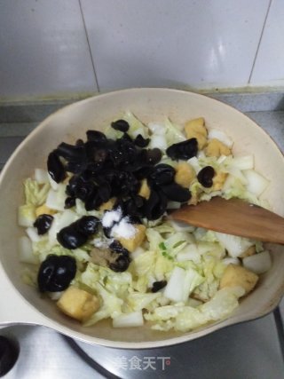 Stir-fried Tofu with Cabbage Fungus recipe