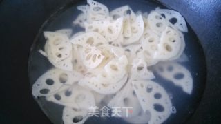 Hot and Sour Lotus Root Slices-the Favorite Lotus Root of Hubei People recipe